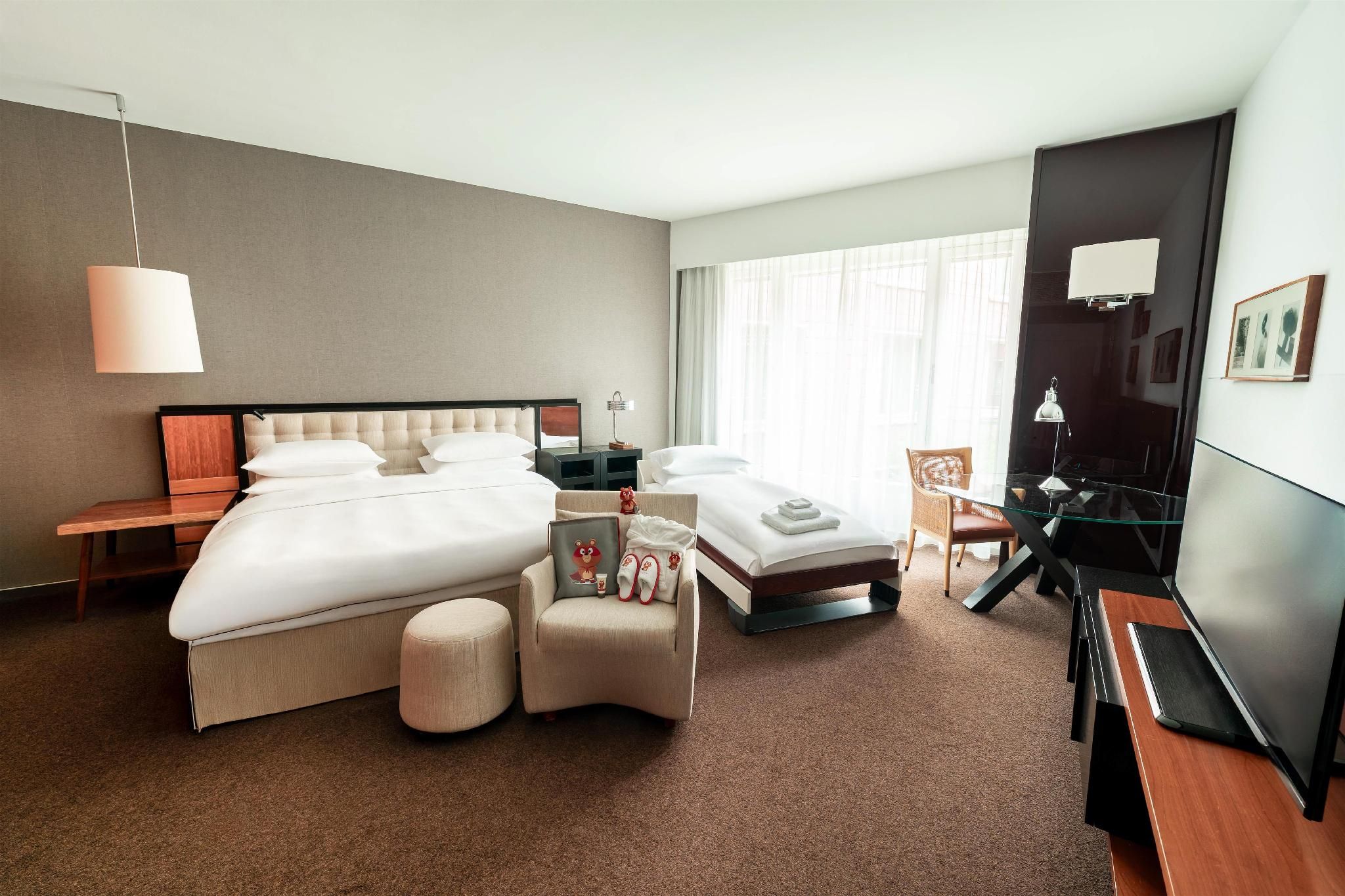 undefined Grand Hyatt Berlin 8