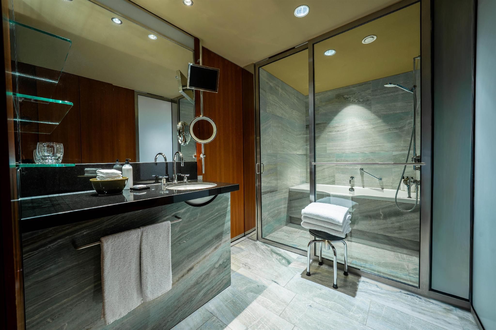 2 TWIN BEDS WITH VIEW