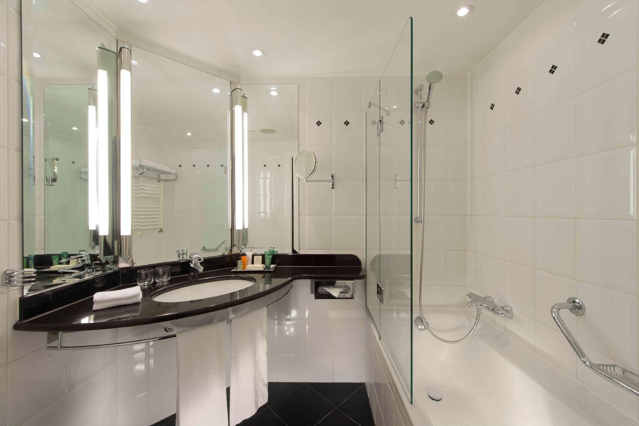 undefined Hilton Berlin 8