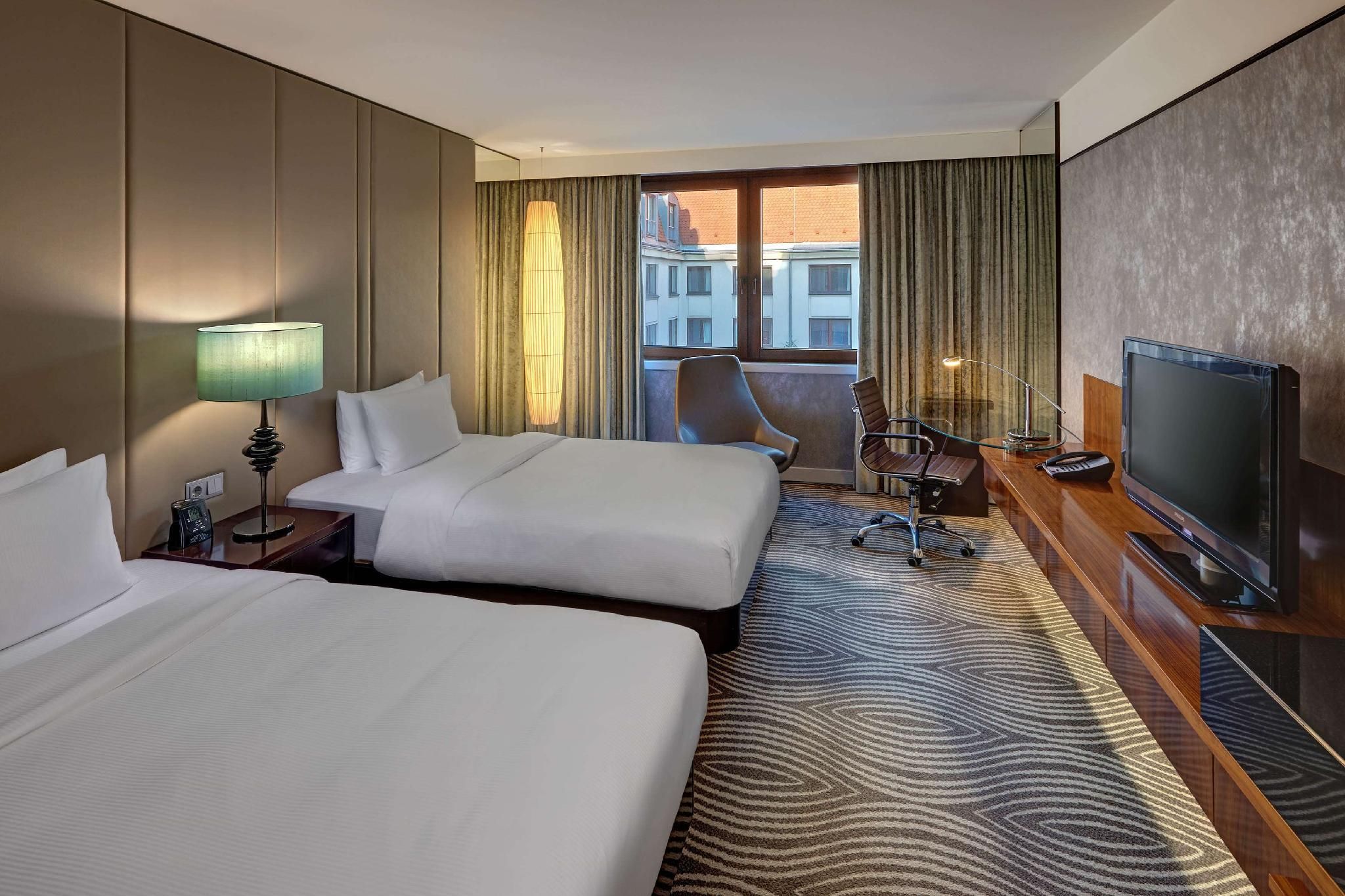 Hilton Berlin Twin Guest Room