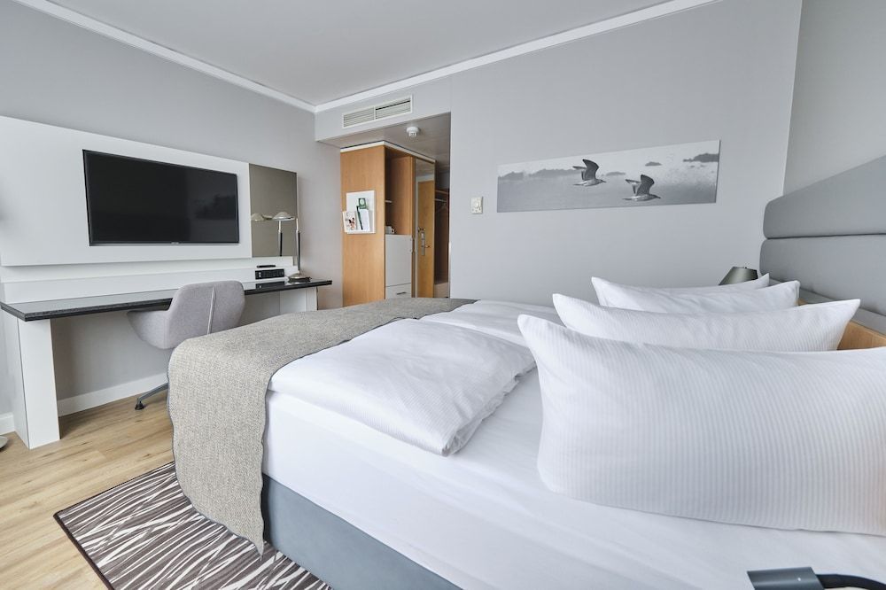 Standard Room, 1 Queen Bed with Sofa bed