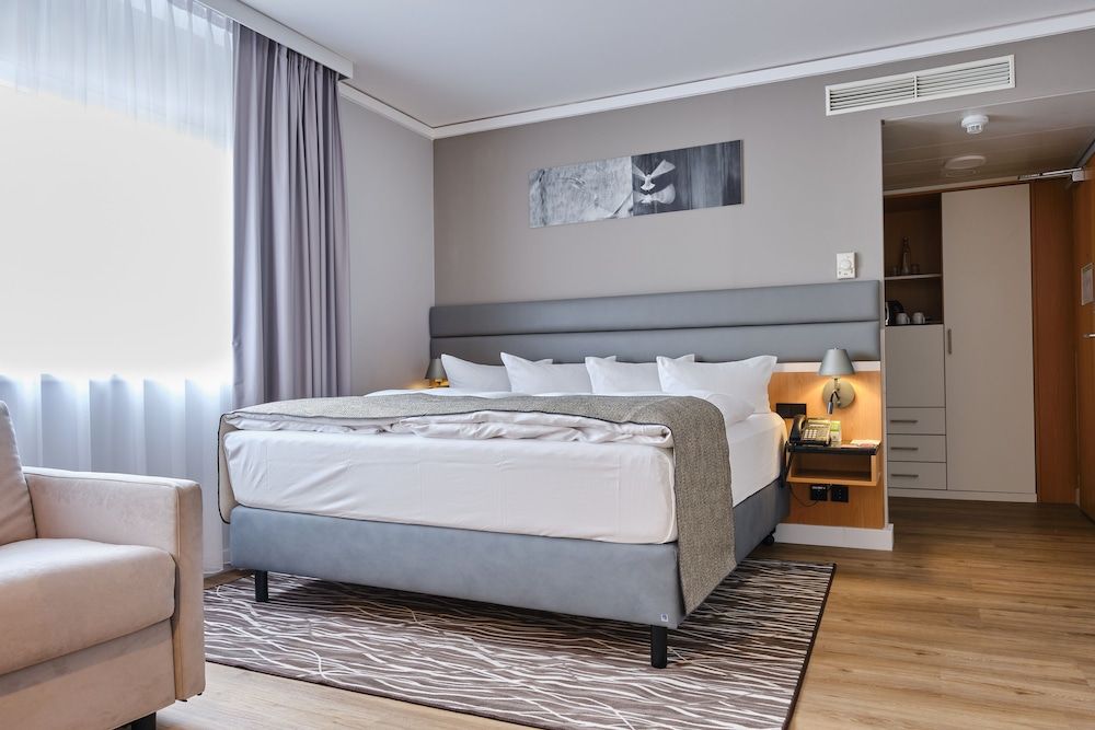 Premium Room, 1 King Bed