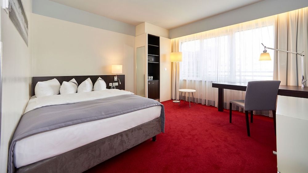 Standard Room, 1 King Bed