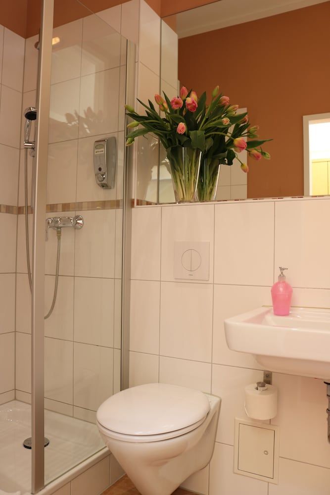 Air in Berlin Hotel Standard Double Room, 1 Double Bed 6