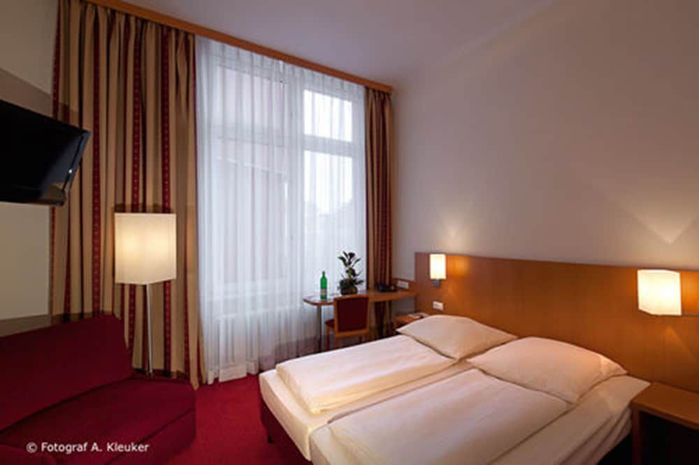 Air in Berlin Hotel Standard Double Room, 1 Double Bed 5
