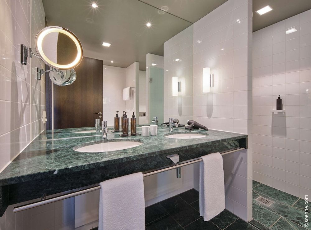 Dorint Kurfürstendamm Berlin Standard Room, 1 King Bed 9