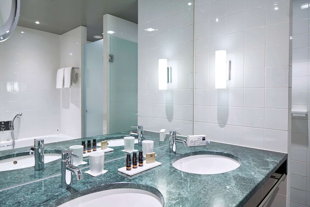 Dorint Kurfürstendamm Berlin Standard Room, 1 King Bed 7