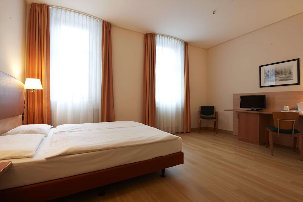 IntercityHotel Berlin Ostbahnhof Business Room 4