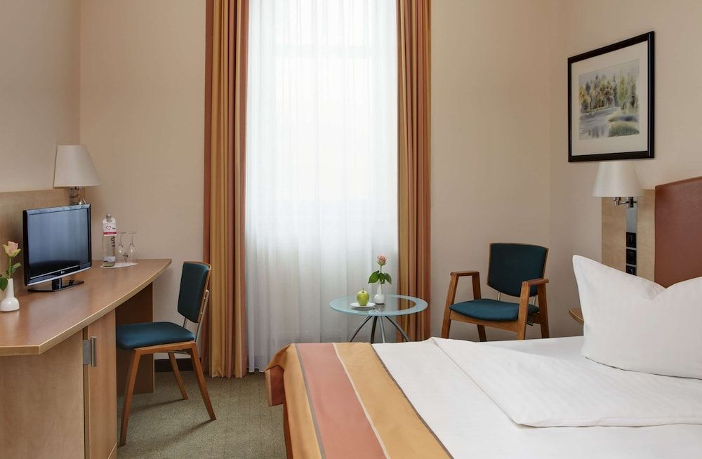 IntercityHotel Berlin Ostbahnhof Business Room 8
