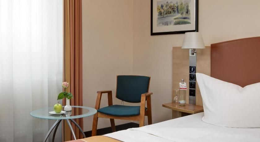 IntercityHotel Berlin Ostbahnhof Superior Double Room 3