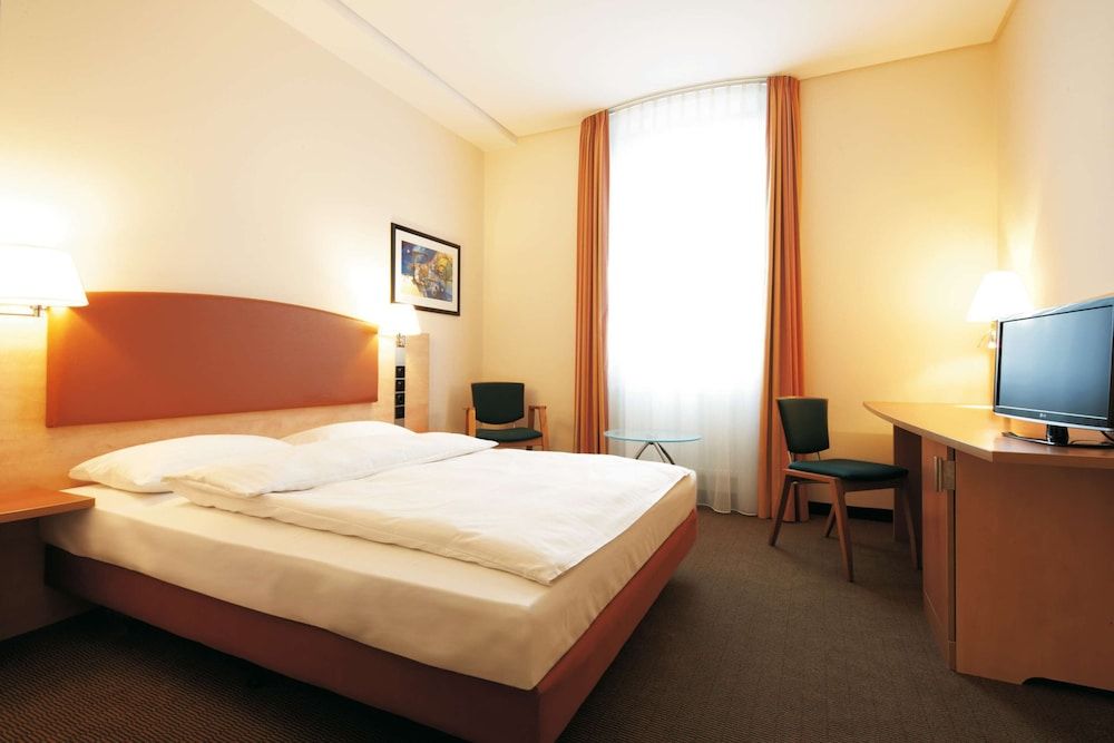 undefined IntercityHotel Berlin Ostbahnhof 3