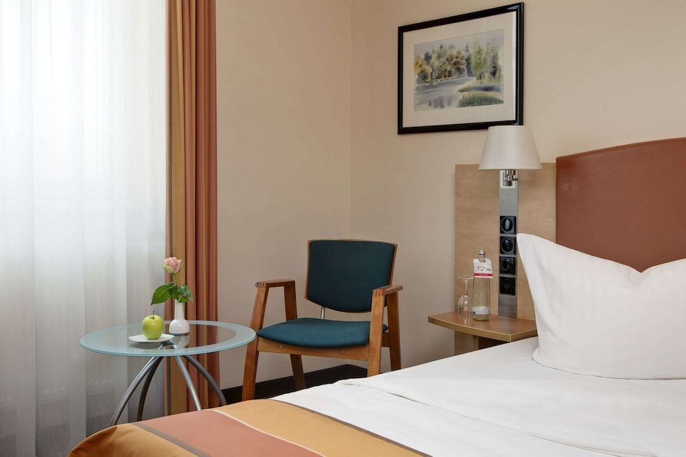 IntercityHotel Berlin Ostbahnhof Business Room 8