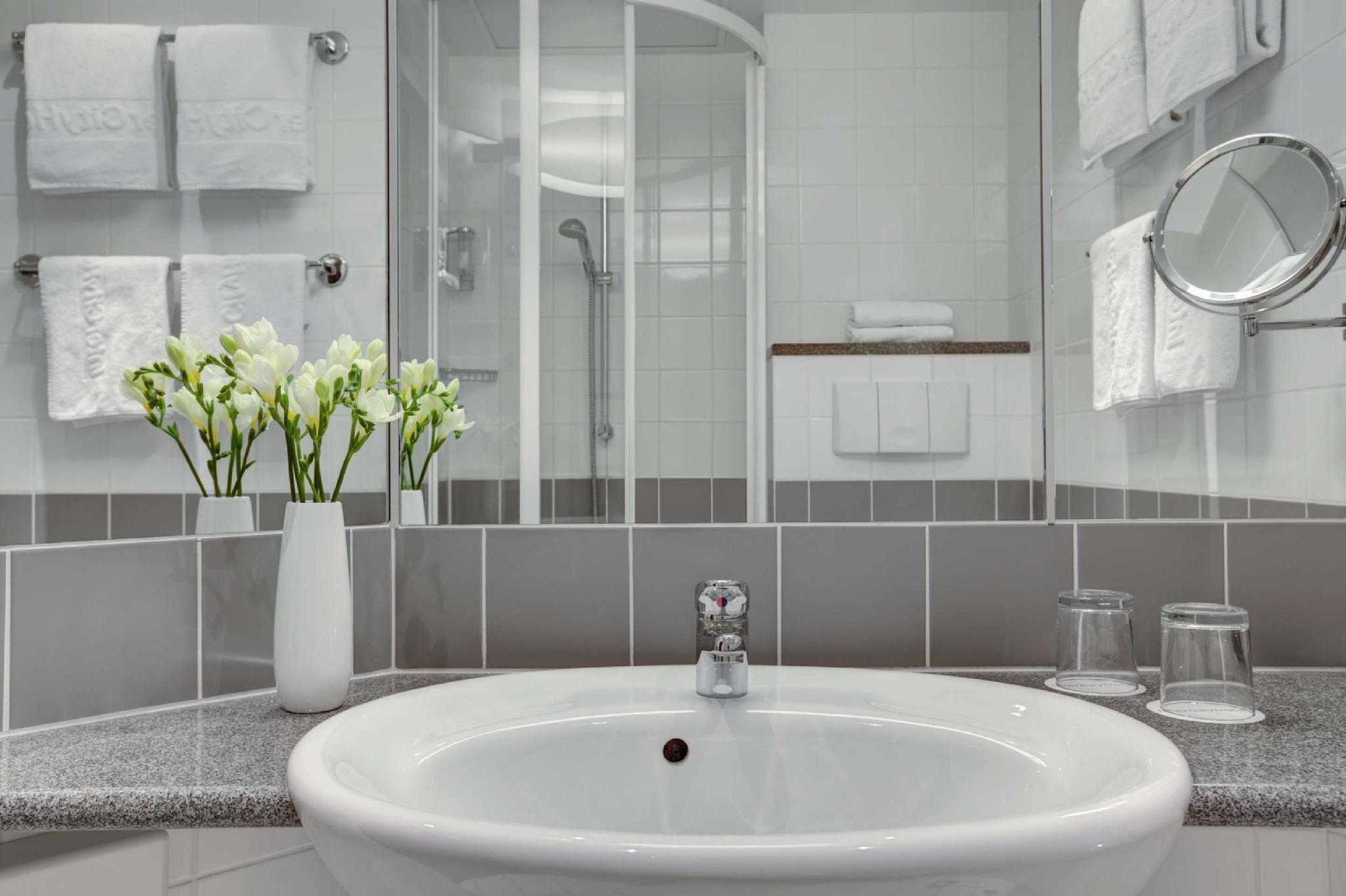 undefined IntercityHotel Berlin Ostbahnhof 9