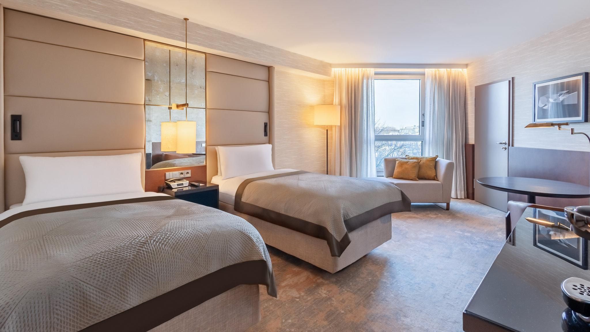 2 Twin Classic Club Lounge Access