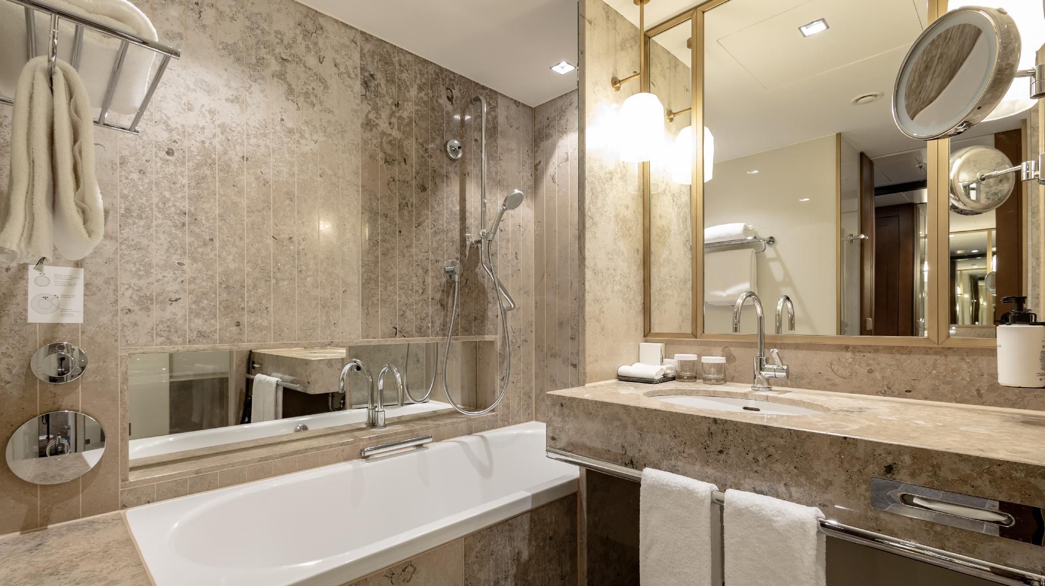 undefined InterContinental Berlin by IHG 9