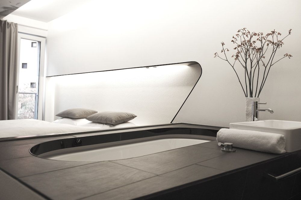 Deep Soaking Bathtub