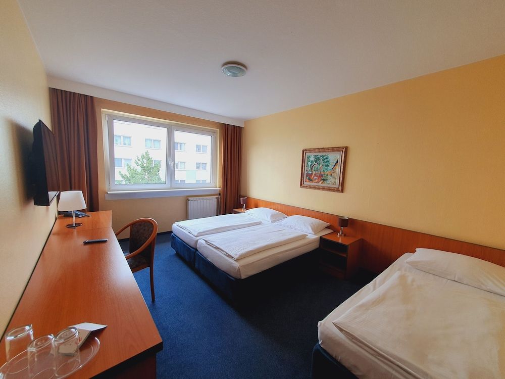 undefined Good Morning + Berlin City East 3