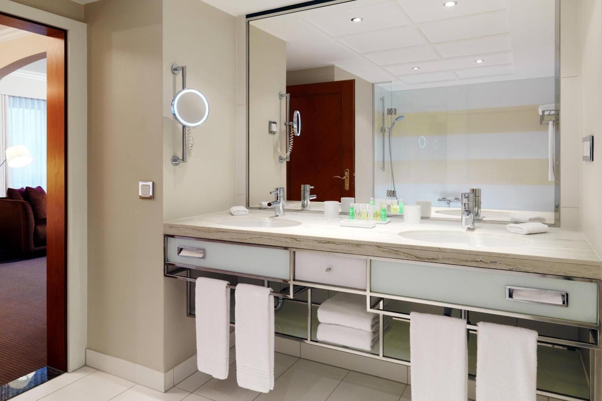 Junior Suite, 1 King, Alternate: sofa bed