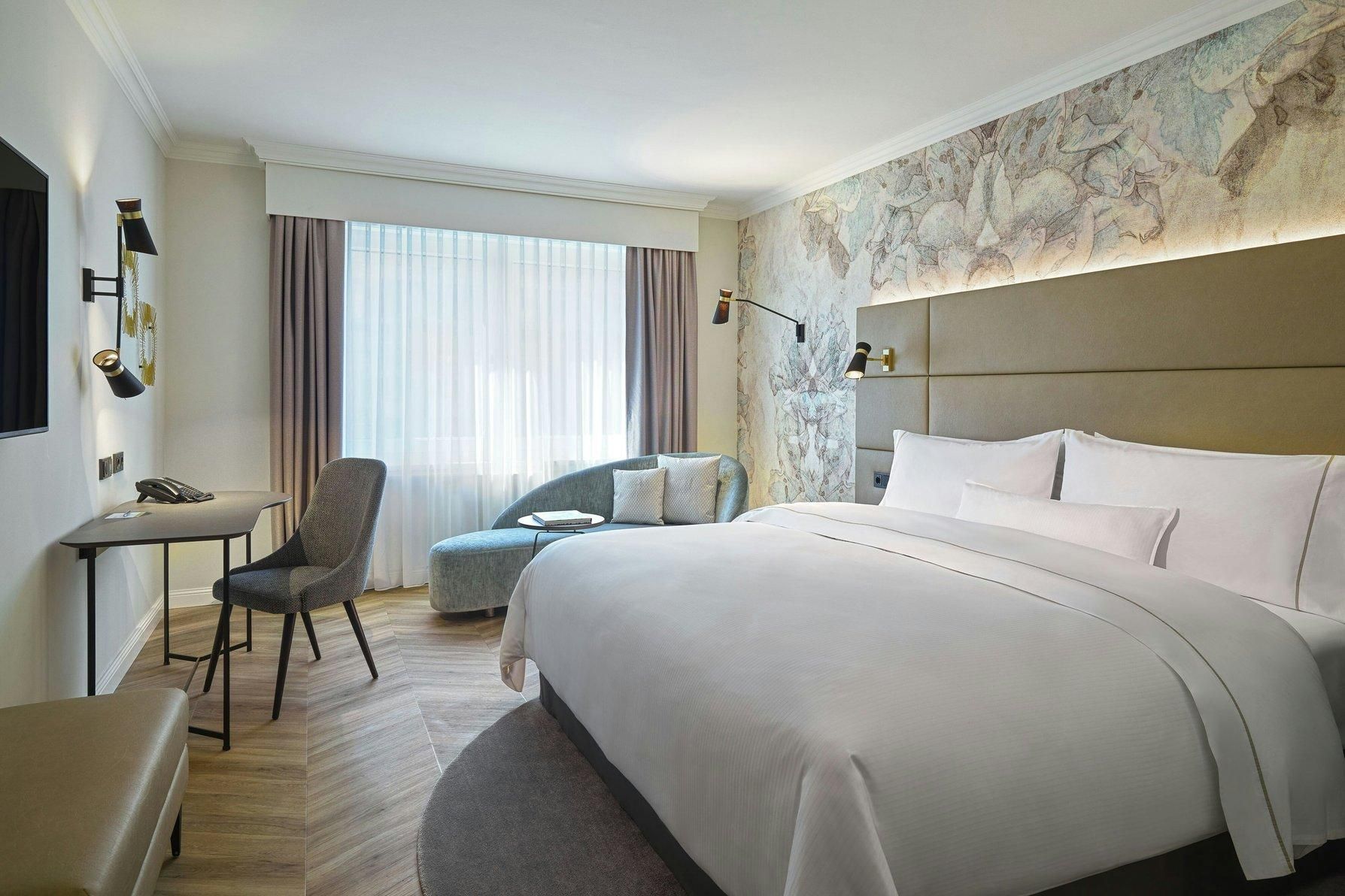 Deluxe Room, Guest room, King