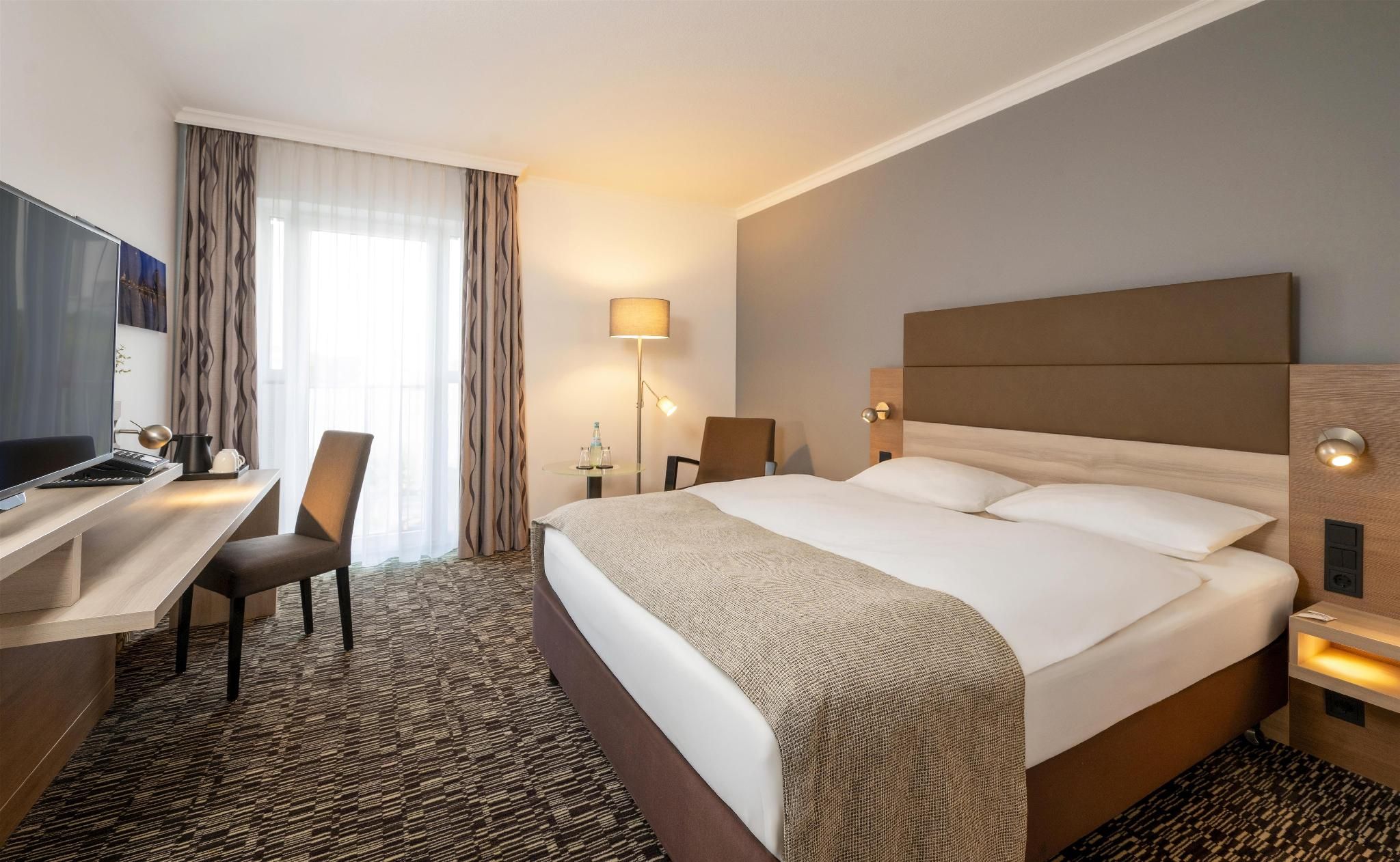 Best Western Plus Hotel Koeln City 1 Queen Bed, Standard Room, Sitting Corner, Floor To Ceiling Windows, Air Conditioning