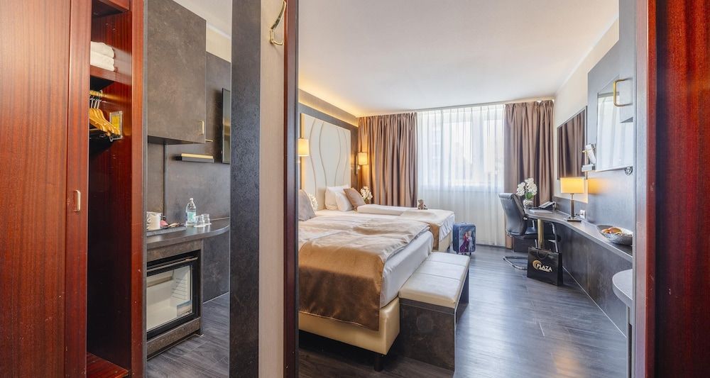 Best Western Plus Plaza Hotel Darmstadt Comfort Room, 2 Queen Beds (Converts to 2 Twin Beds) 4