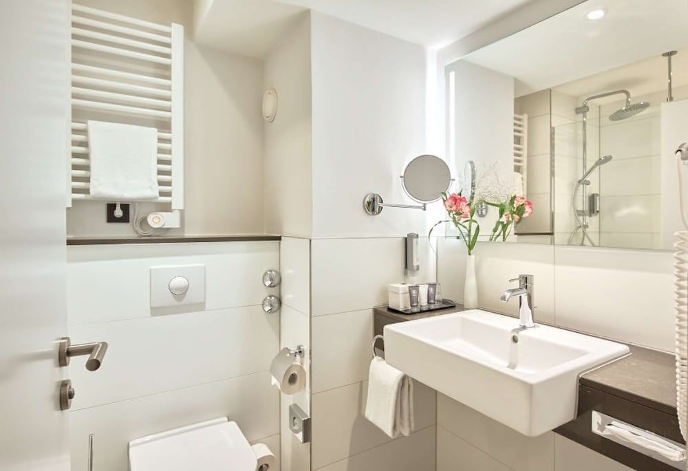 Dorint An den Westfalenhallen Dortmund Deluxe Room 8