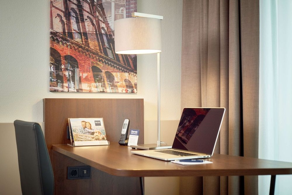 Dorint An den Westfalenhallen Dortmund Deluxe Room 6