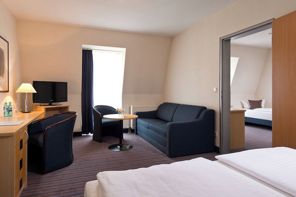 ACHAT Hotel Dresden Elbufer Business Triple Room 2