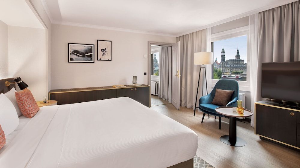 Bellevue Family Suite
