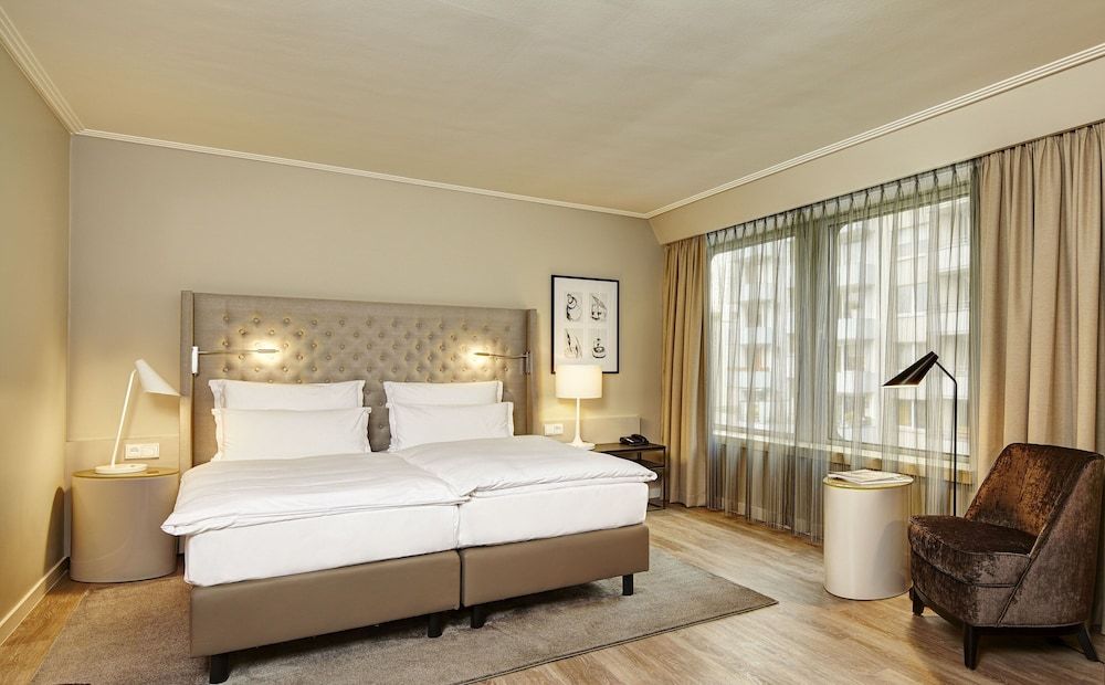 Clayton Hotel Düsseldorf City Centre Deluxe Room 2