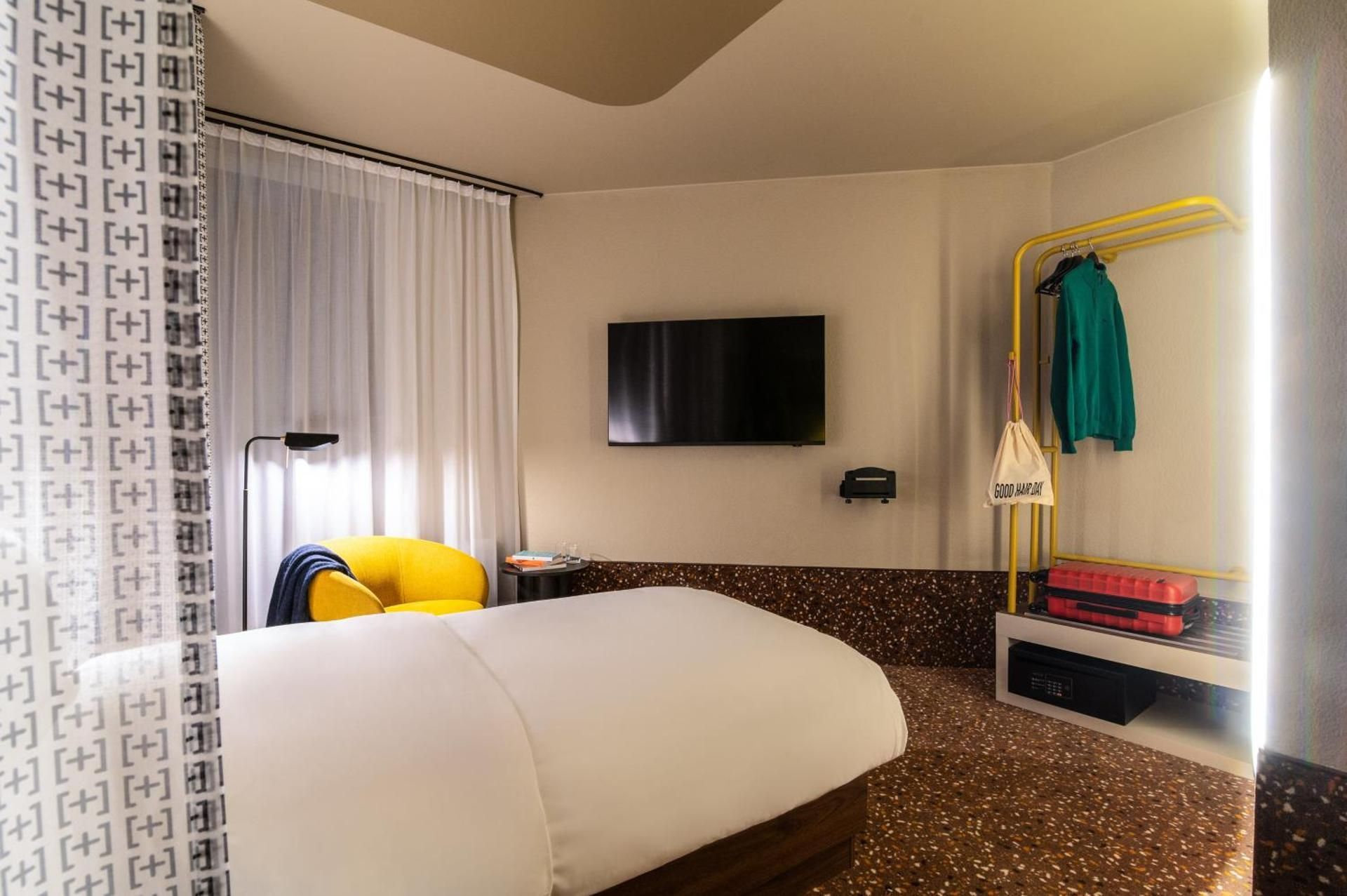 TRIBE Extra Solo Room - Mobility Accessible