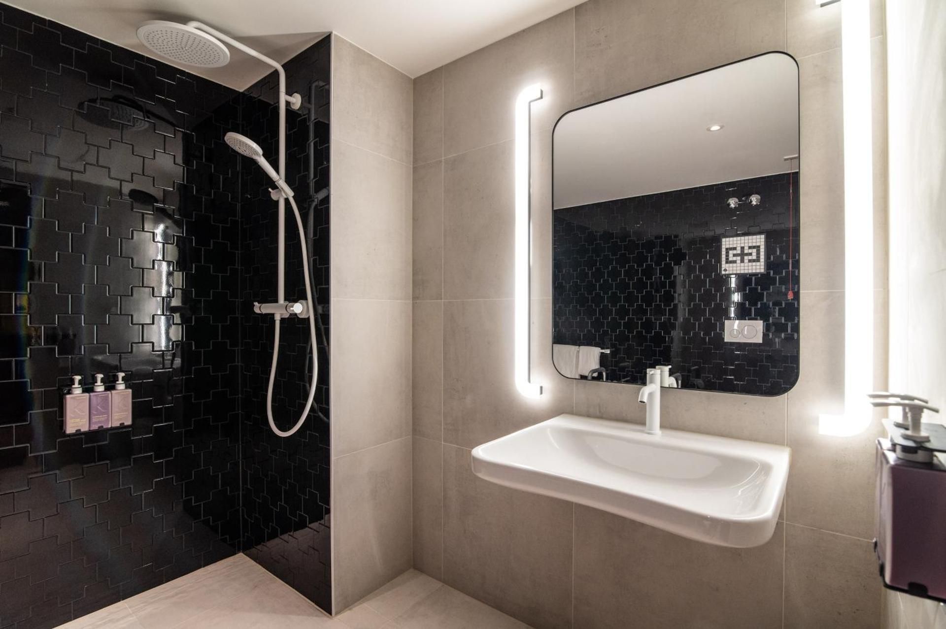 TRIBE Extra Solo Room - Mobility Accessible