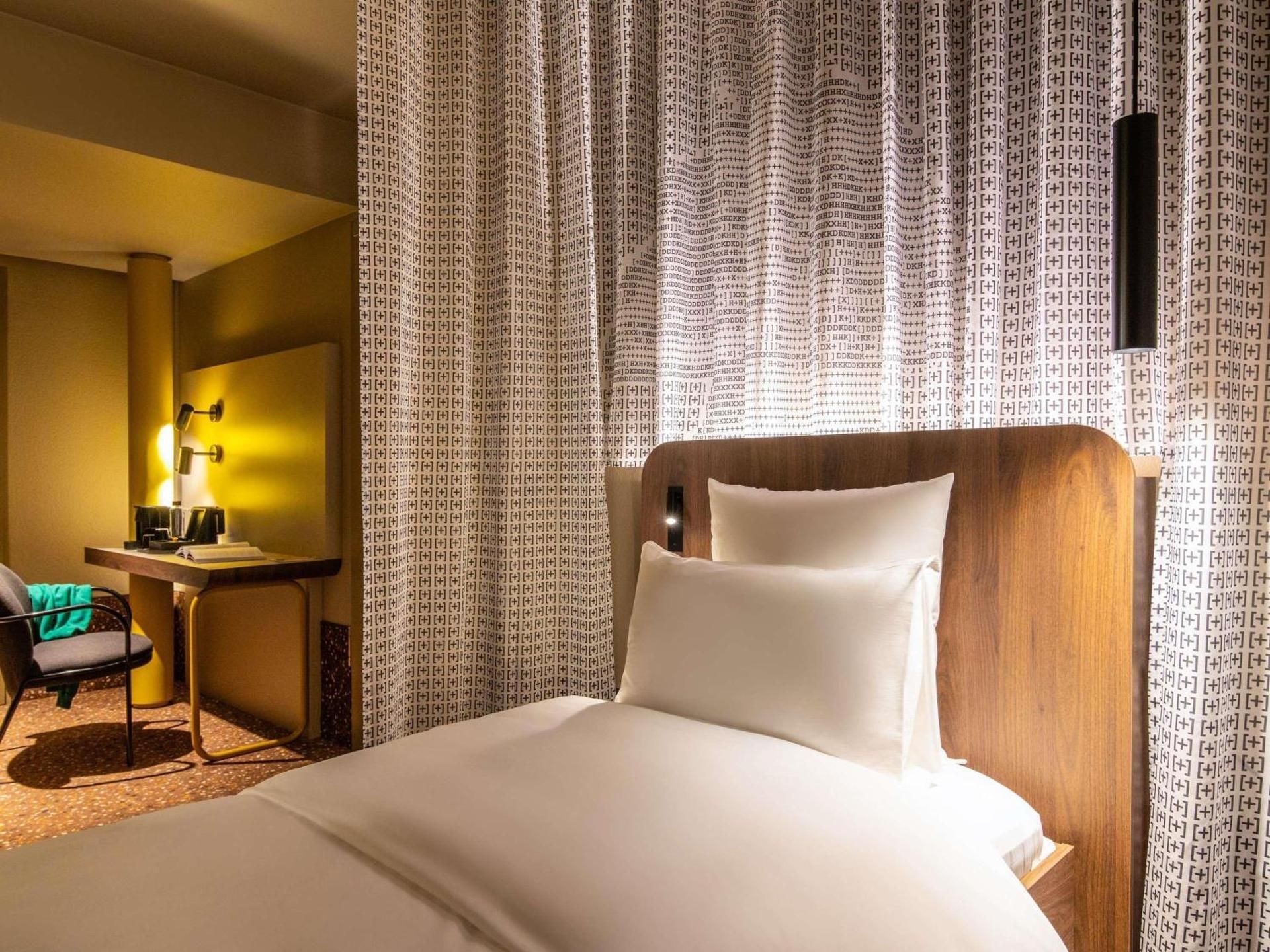 TRIBE Extra Solo Room - Mobility Accessible