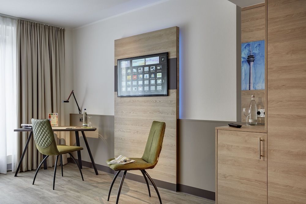 Lindner Hotel Dusseldorf Airport, part of JdV by Hyatt Deluxe Room, 2 Twin Beds 12