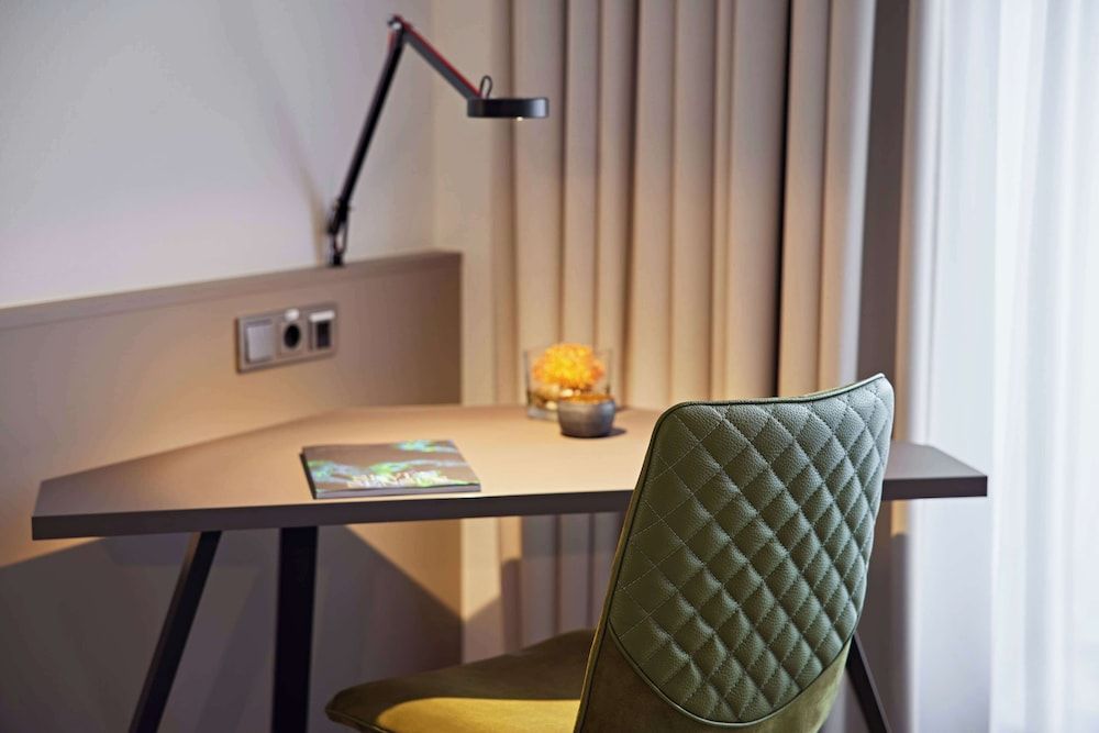 Lindner Hotel Dusseldorf Airport, part of JdV by Hyatt Deluxe Room, 2 Twin Beds 13