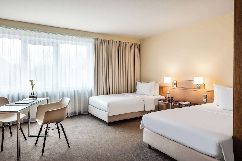 Lindner Hotel Dusseldorf Airport, part of JdV by Hyatt Deluxe Room, 2 Twin Beds 3