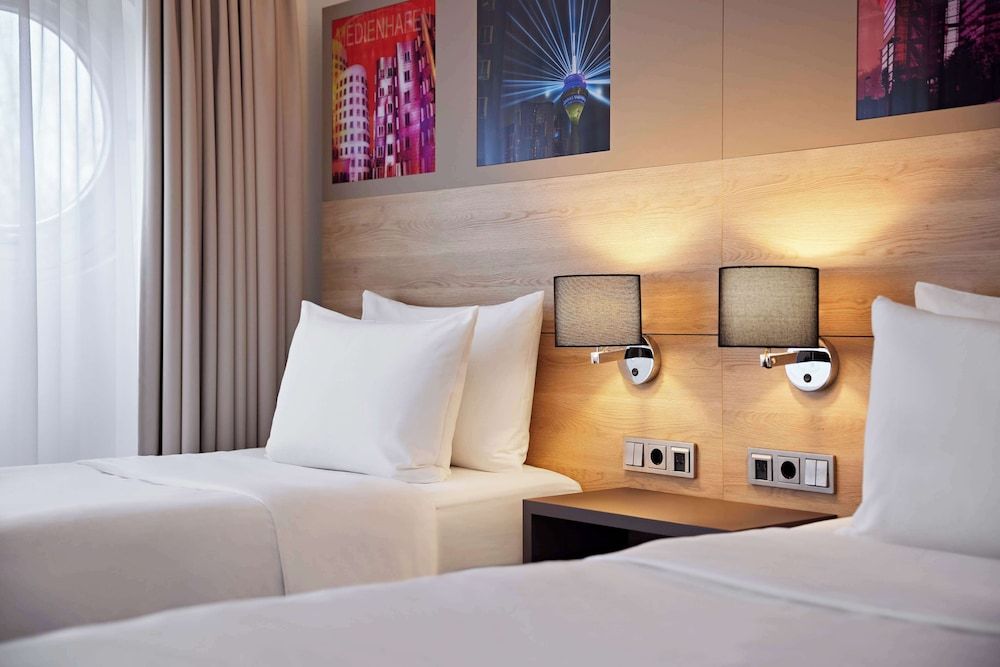 Lindner Hotel Dusseldorf Airport, part of JdV by Hyatt Deluxe Room, 2 Twin Beds 5