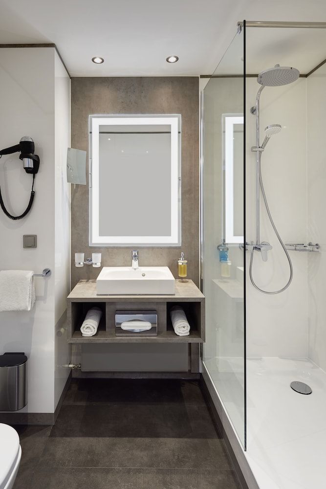 Lindner Hotel Dusseldorf Airport, part of JdV by Hyatt Deluxe Room, 2 Twin Beds 8