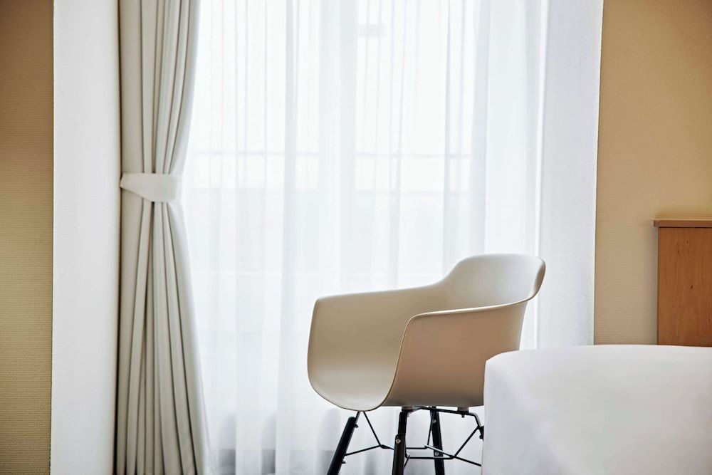 Lindner Hotel Dusseldorf Airport, part of JdV by Hyatt Room, 1 Queen Bed 9