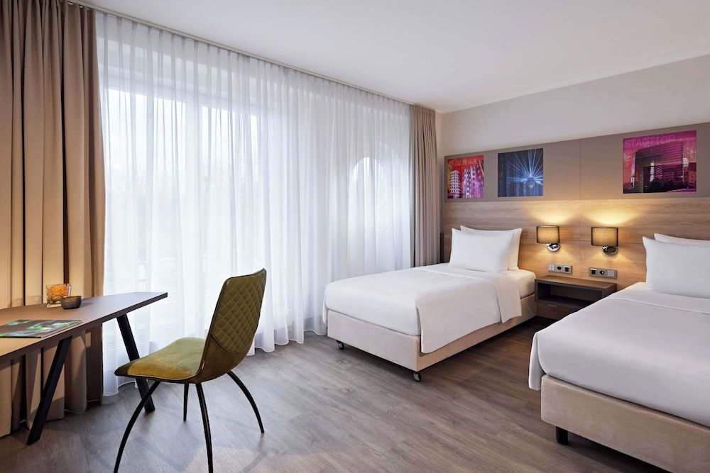 Lindner Hotel Dusseldorf Airport, part of JdV by Hyatt Deluxe Room, 2 Twin Beds 2
