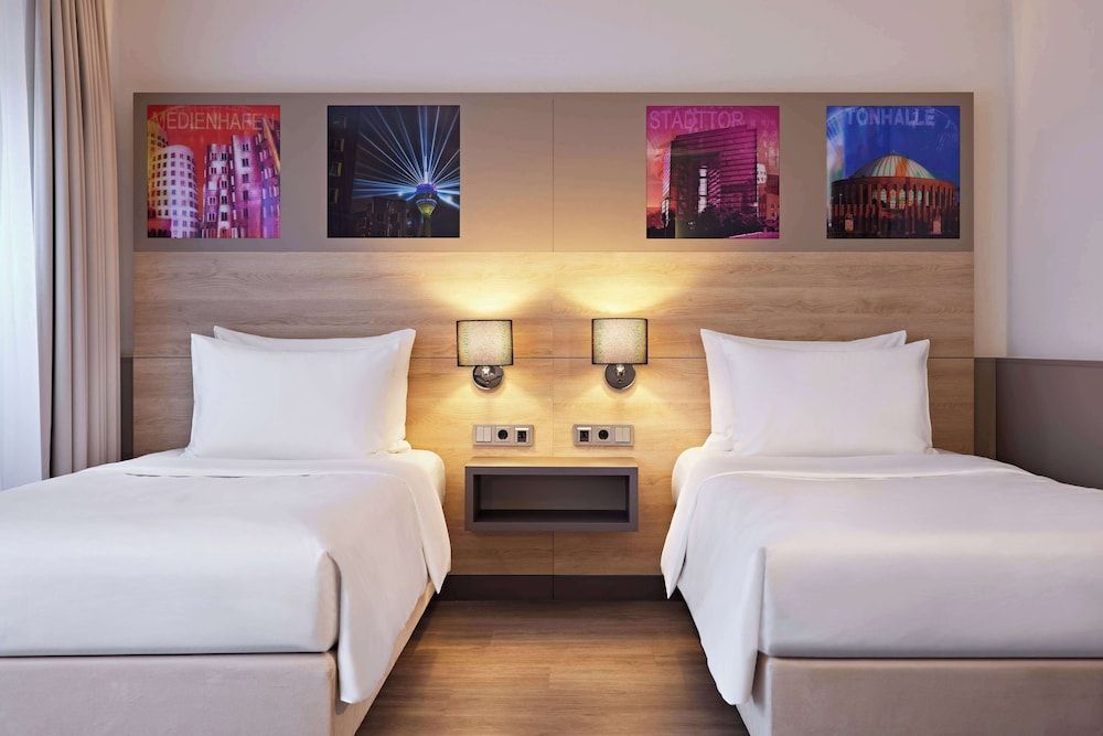Lindner Hotel Dusseldorf Airport, part of JdV by Hyatt Deluxe Room, 2 Twin Beds 4