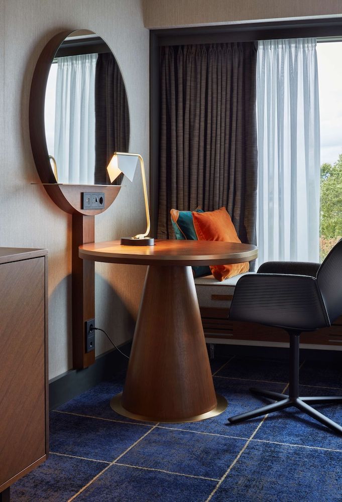 Hilton Frankfurt City Centre Room, 1 King Bed (Park or City View) 5