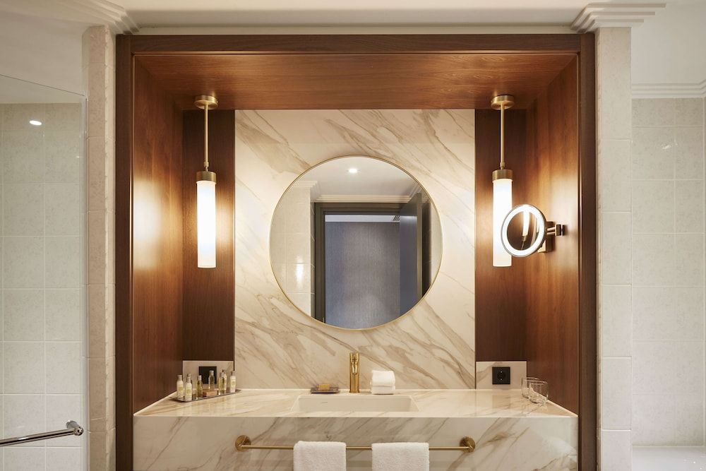 Hilton Frankfurt City Centre Room, 1 King Bed (Park or City View) 4