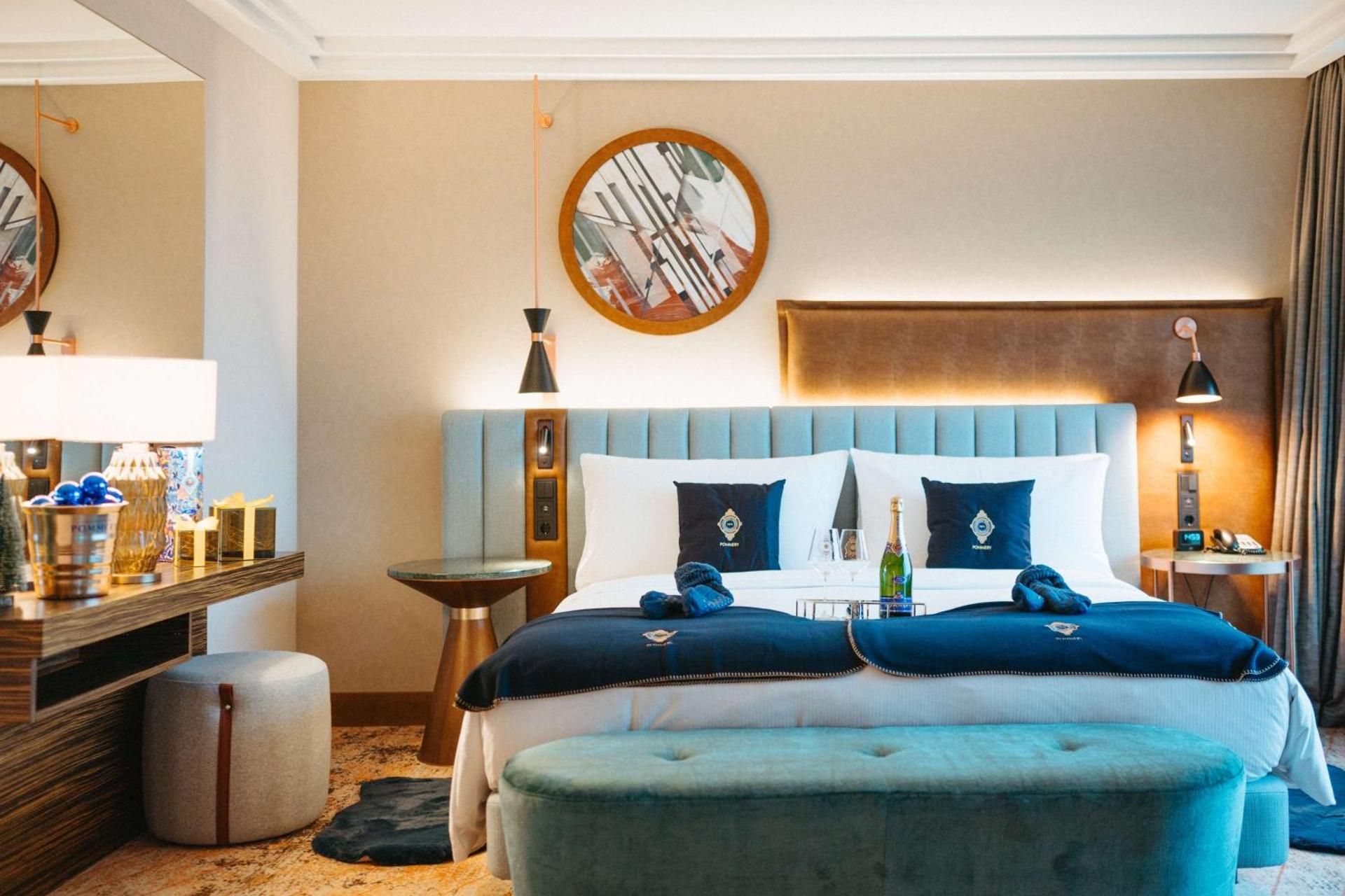 Corner Pommery Christmas Themed Suite