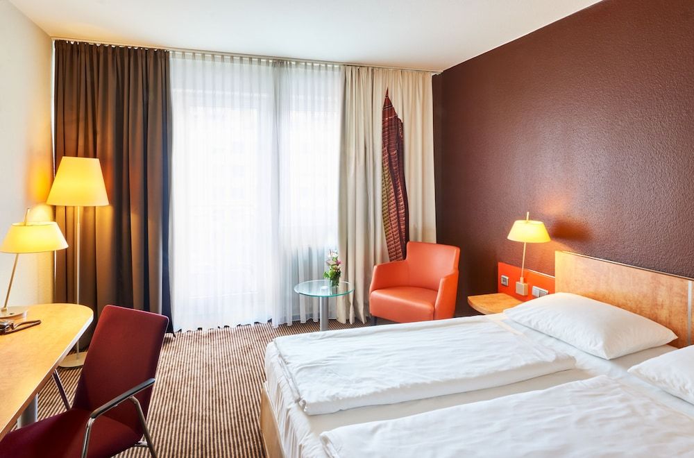 Mercure Hotel & Residenz Frankfurt Messe Standard Double Room, 1 Double Bed 2