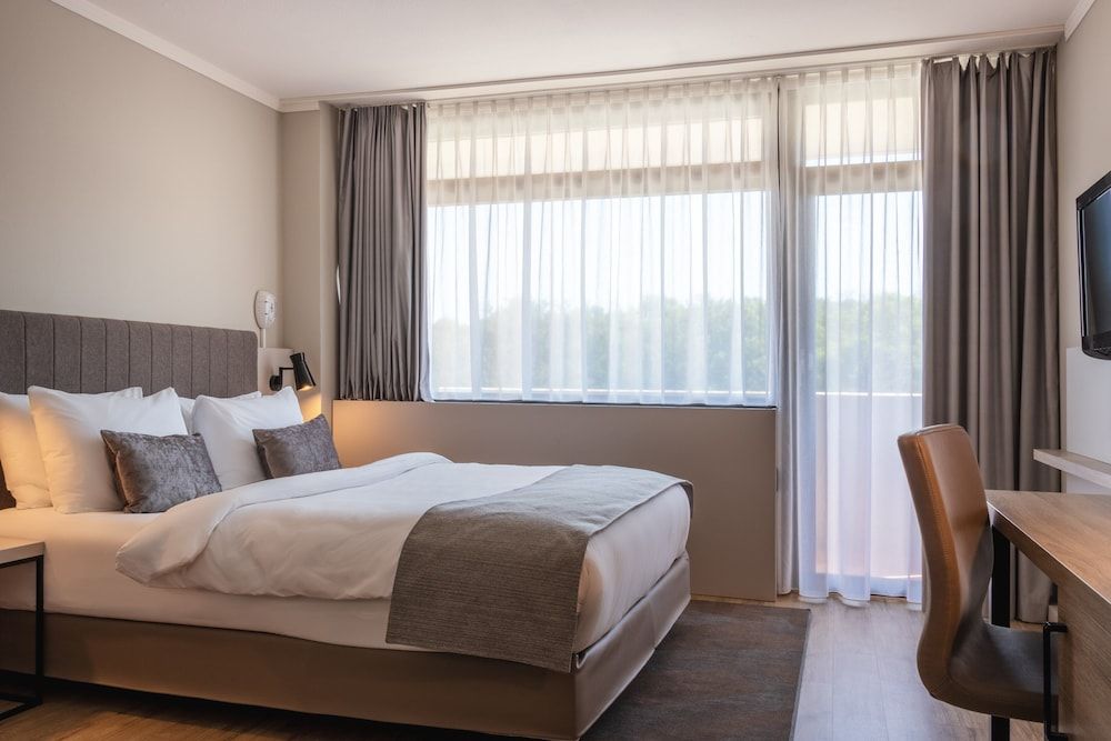 Standard Room, 1 Queen Bed