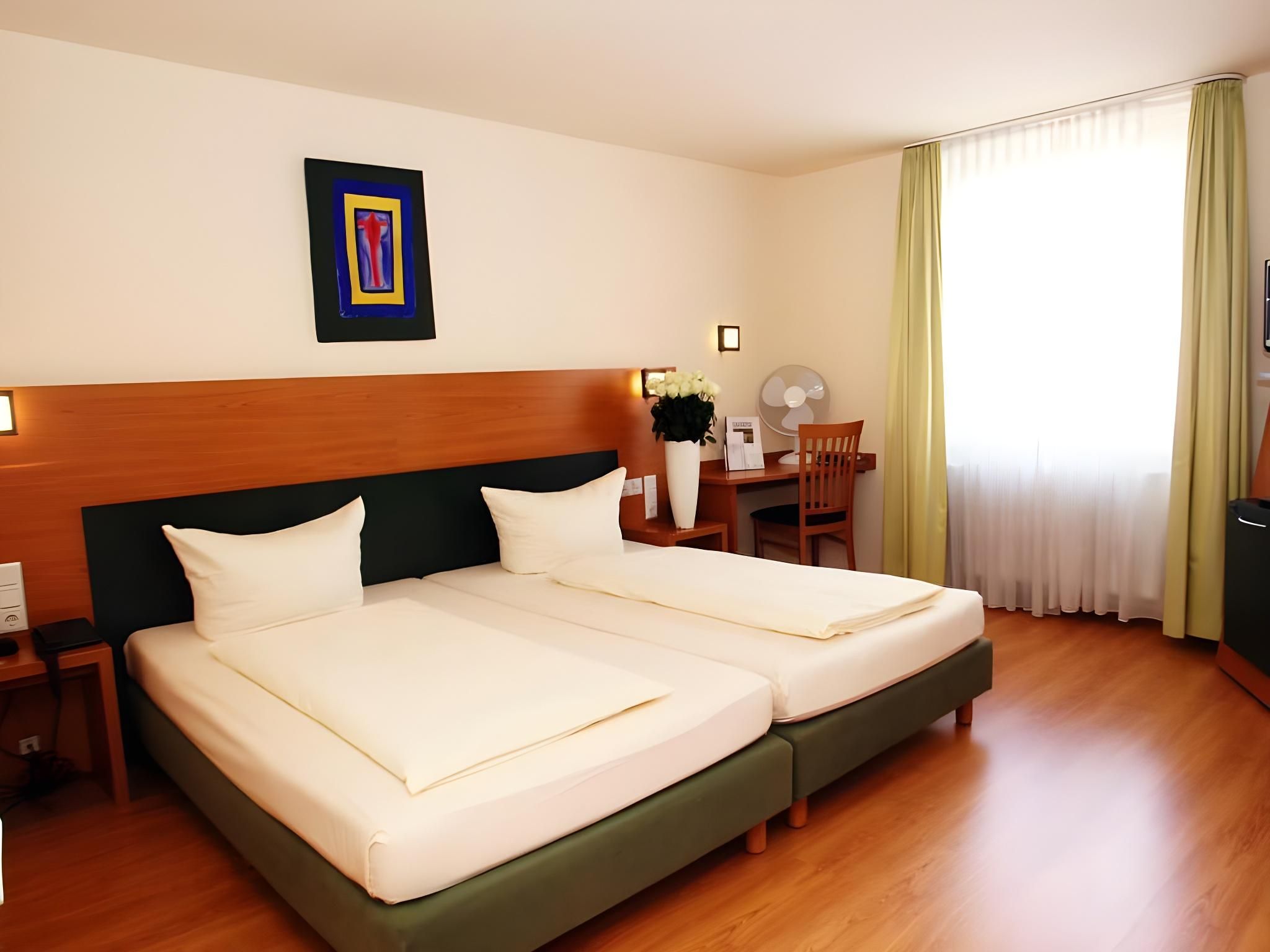 undefined Memphis Hotel 9