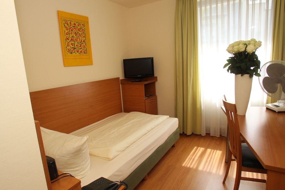 undefined Memphis Hotel 2