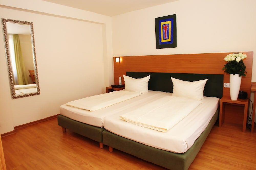 undefined Memphis Hotel 10