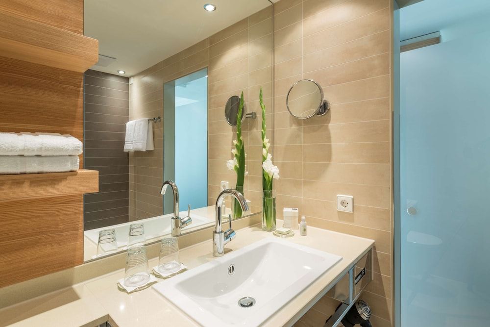 Dorint Thermenhotel Freiburg Classic Double or Twin Room 3